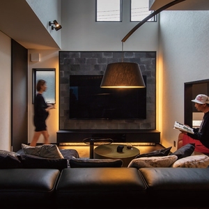 黒×白のスタイリッシュな 3階建てガレージハウス